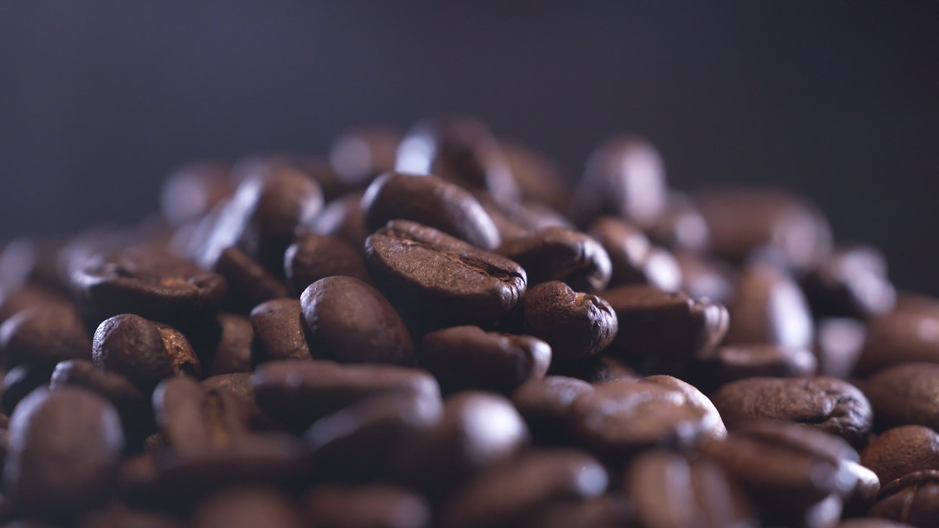 Video of espresso in action grinding beans